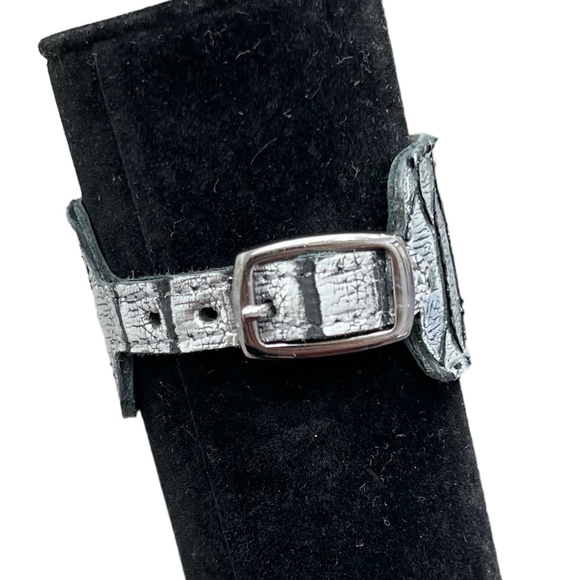 HEATHER HAWKINS SILVER CROCODILE LEATHER BRACELET WITH BLACK STONE - Picture 10 of 16